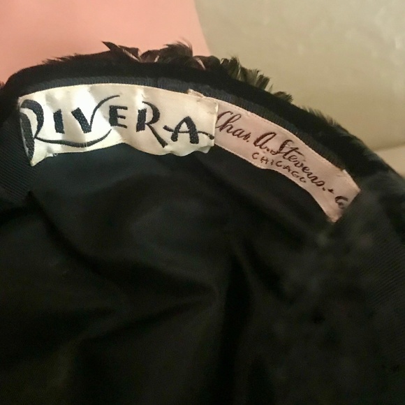 FABULOUS 1950s' BLACK/RUST/WHITE DOTTED FEATHER COCKTAIL HAT WITH BLACK VEIL - Picture 10 of 10